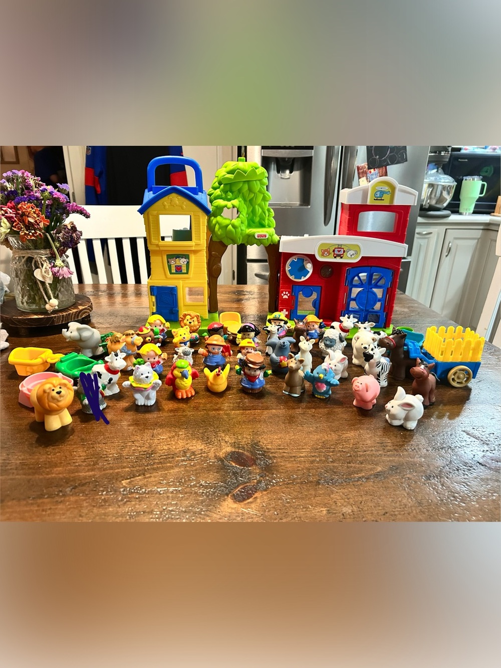 Little People Animal Rescue Adoption Center Playset with Lights Music Talking
